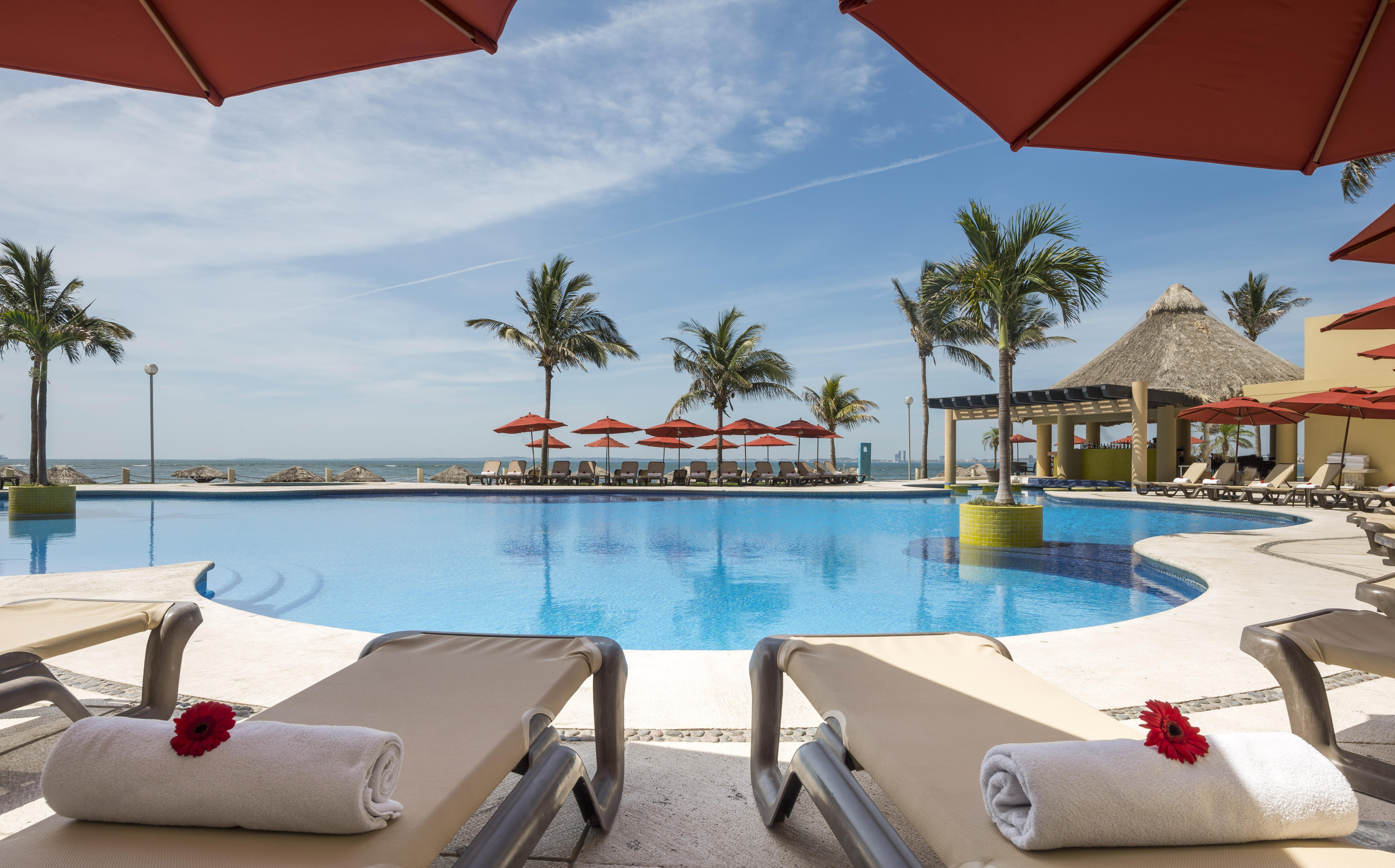 Camino Real Веракруз Екстериор снимка Pool at the Iberostar Grand Hotel Bávaro