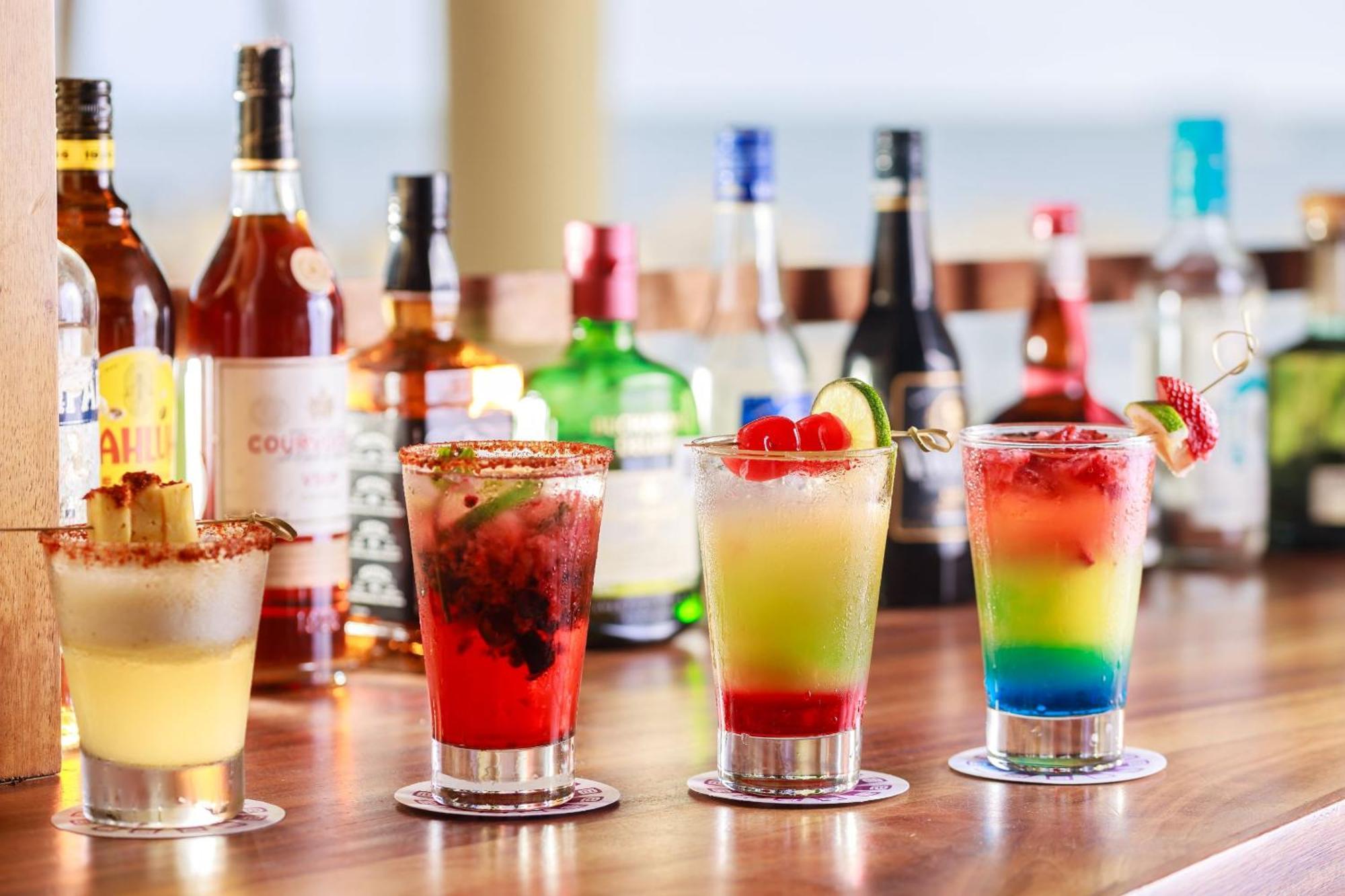 Camino Real Веракруз Екстериор снимка A selection of cocktails