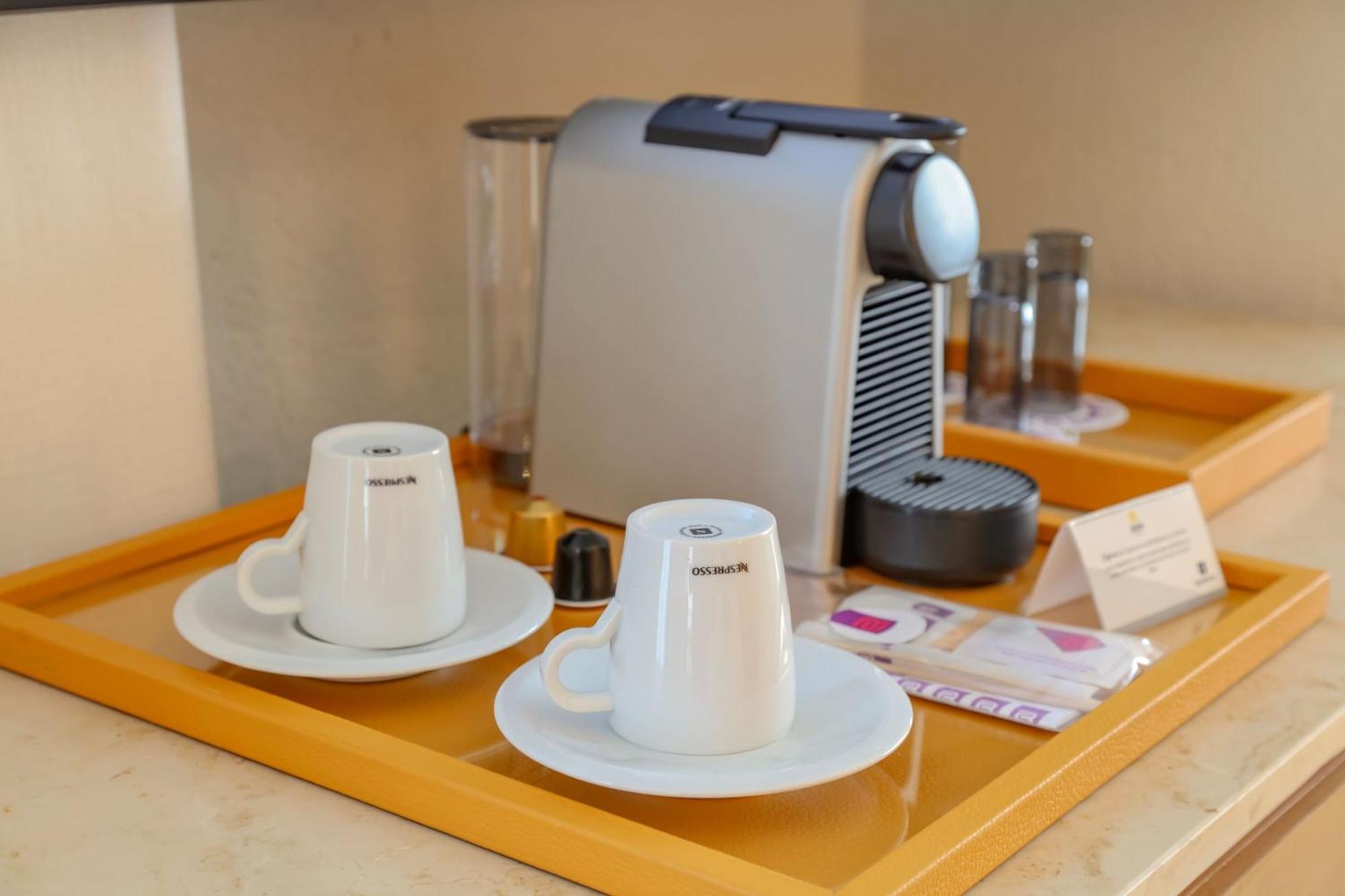Camino Real Веракруз Екстериор снимка A Nespresso coffee machine in a hotel room