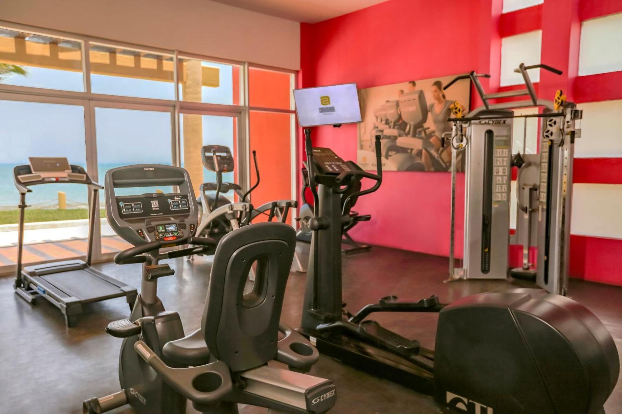 Camino Real Веракруз Екстериор снимка A gym at a hotel