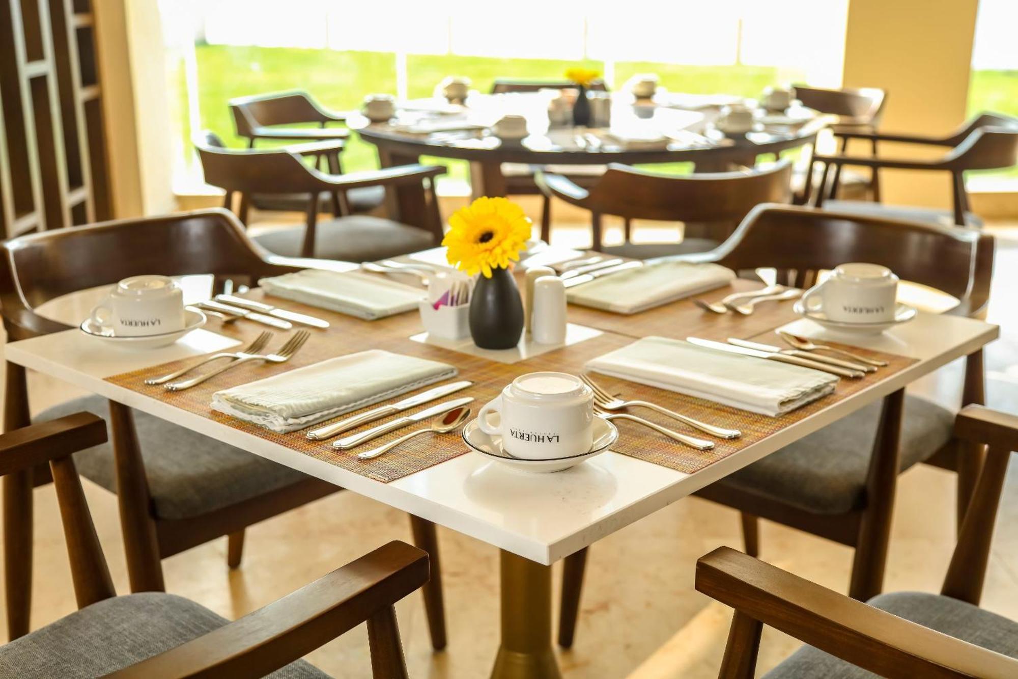 Camino Real Веракруз Екстериор снимка A table set for breakfast