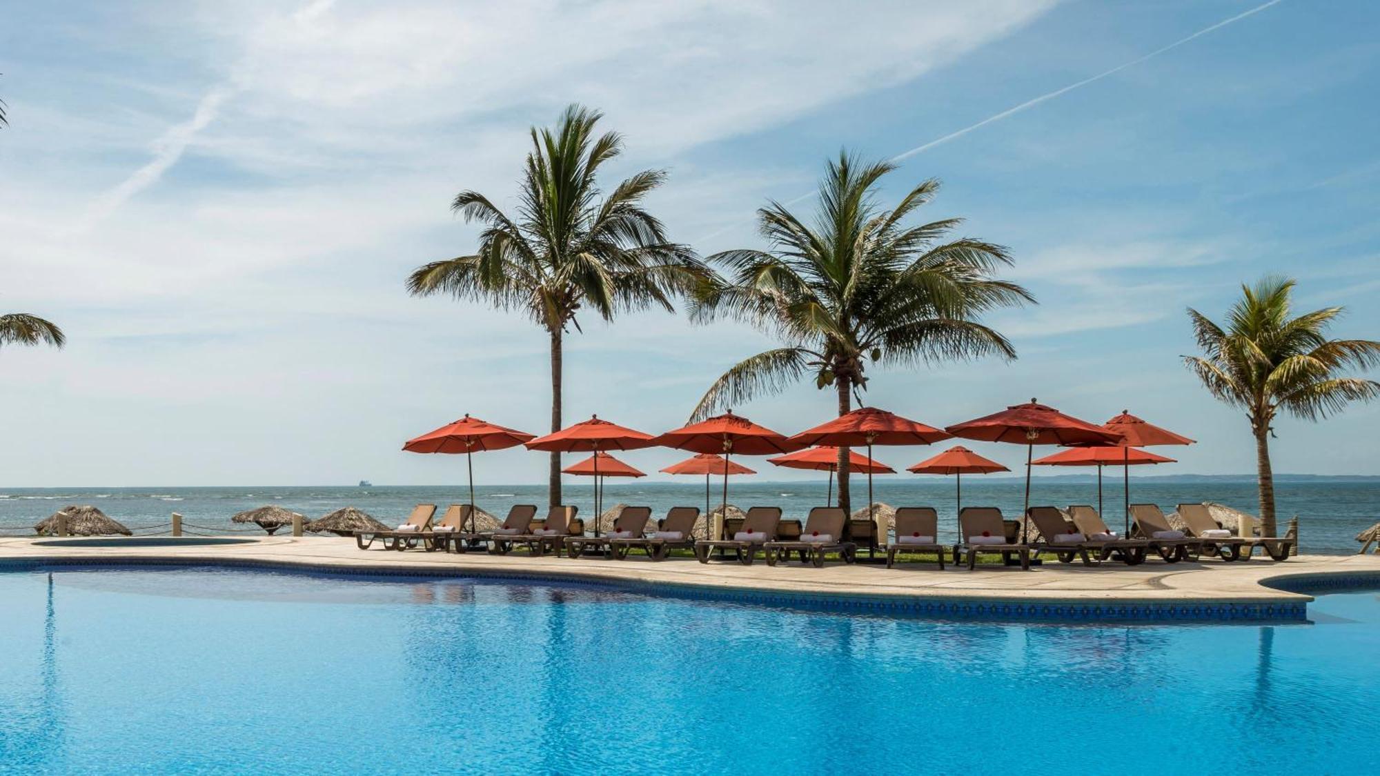 Camino Real Веракруз Екстериор снимка The pool at the Sheraton Nha Trang Hotel & Spa Resort